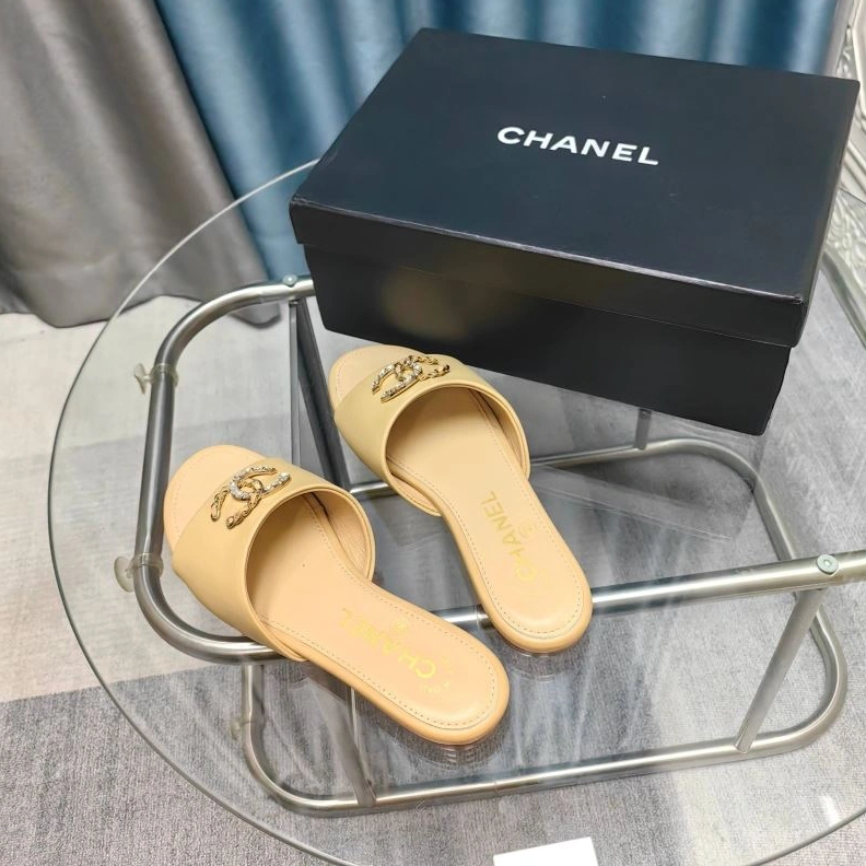 Unique Chxnxl Slippers 122590