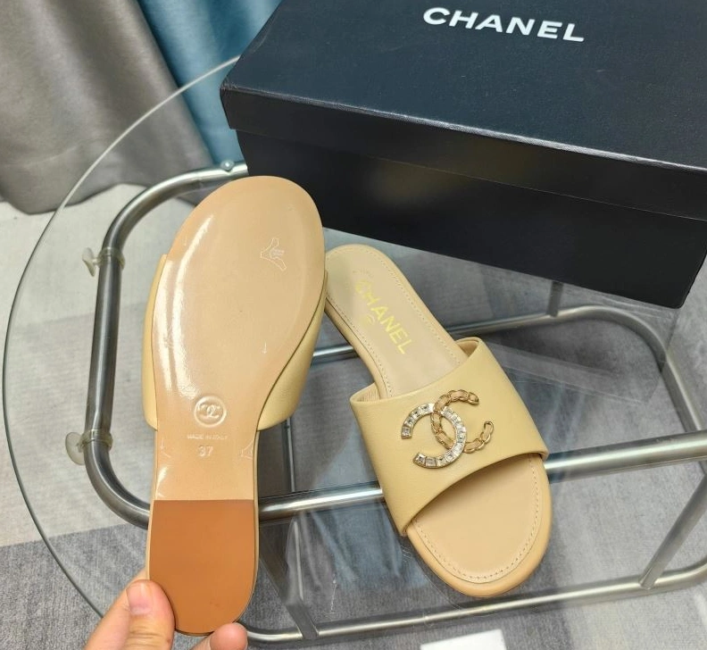 Unique Chxnxl Slippers 122590