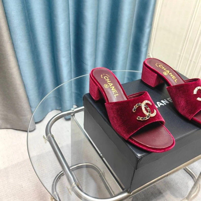 Affordable Chxnxl Slippers 122598