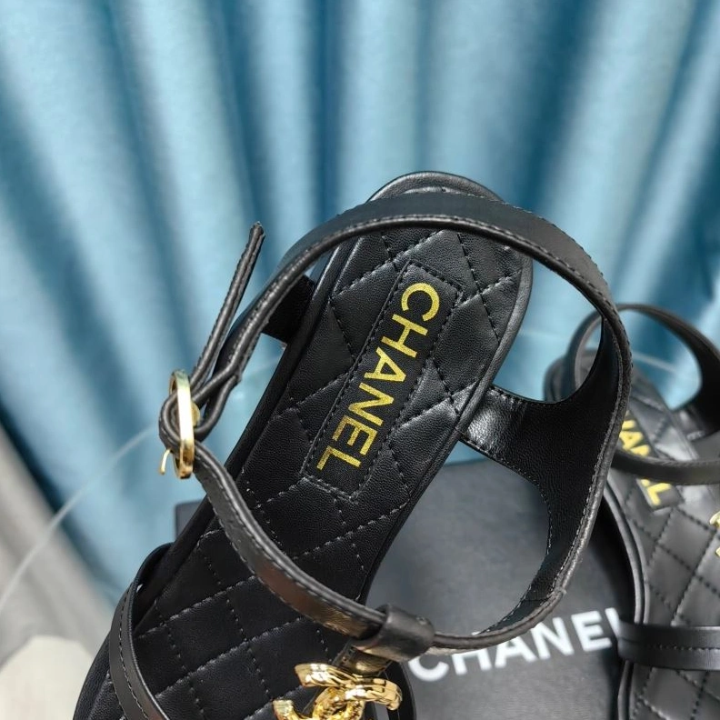 WellDesigned Chxnxl Sandals 122960