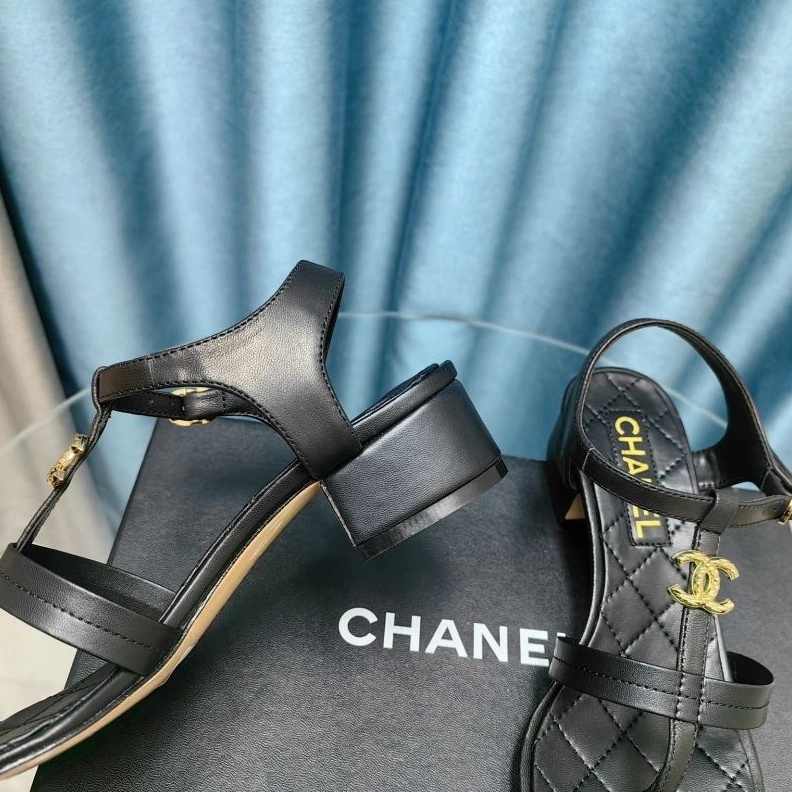 WellDesigned Chxnxl Sandals 122960