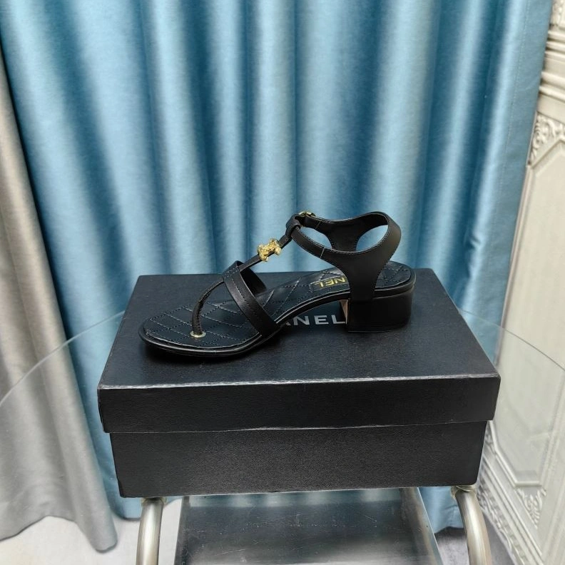 WellDesigned Chxnxl Sandals 122960