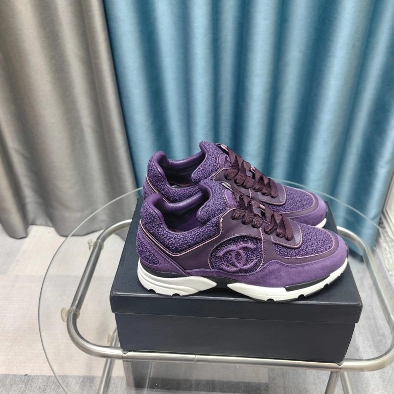 Sleek Chxnxl Sneakers 122310