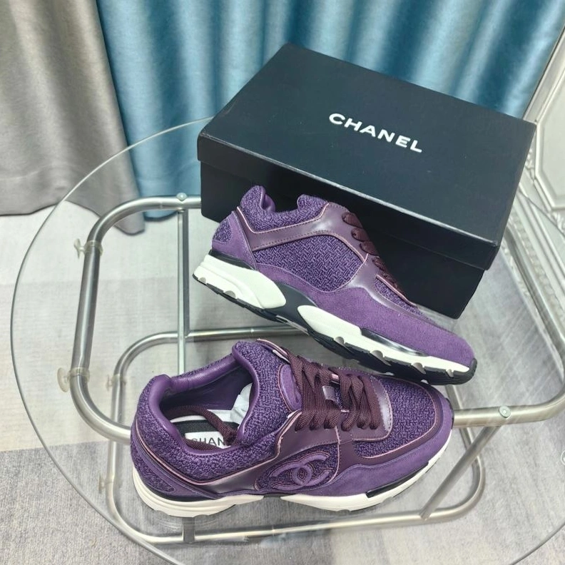 Sleek Chxnxl Sneakers 122310