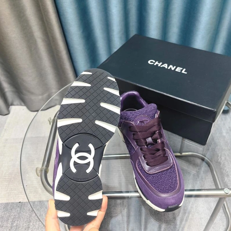 Sleek Chxnxl Sneakers 122310