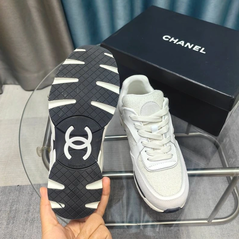 Vibrant Chxnxl Sneakers 122300