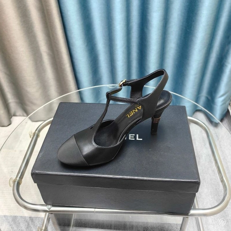 Stylish Chxnxl Sandals 122940