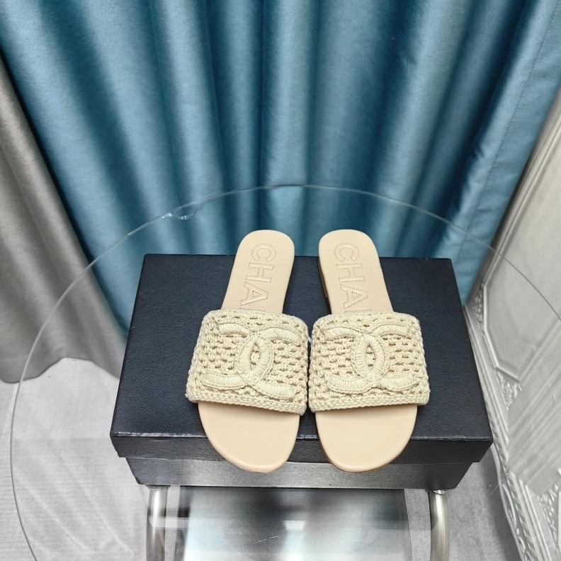Bright Chxnxl Slippers 122585