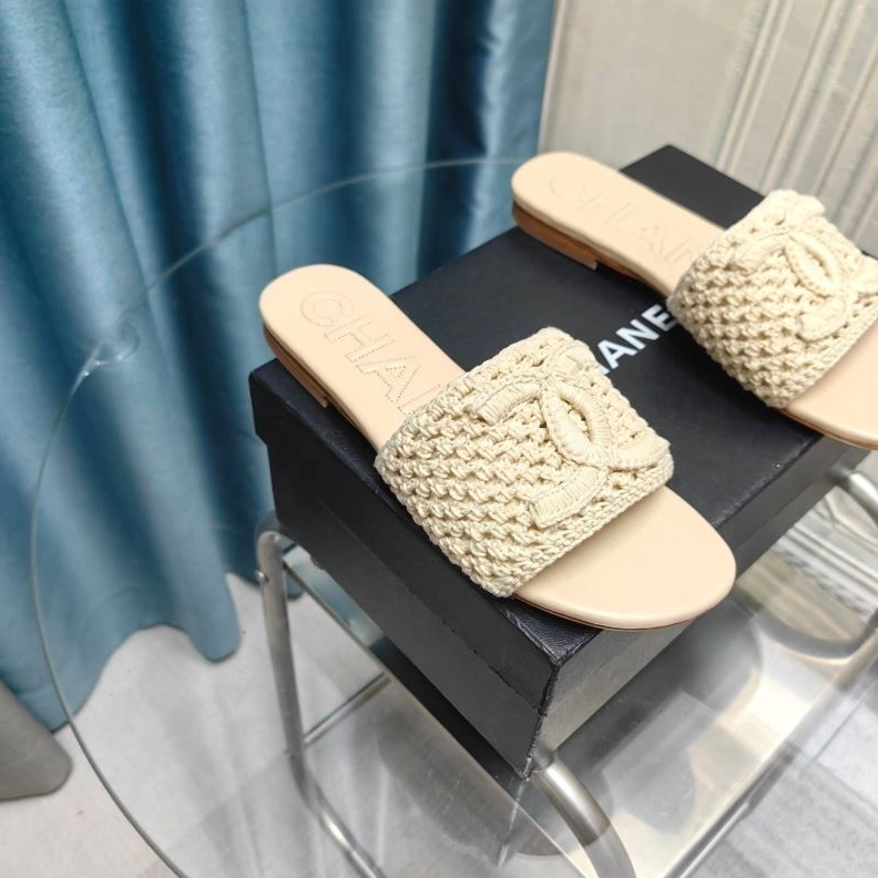 Bright Chxnxl Slippers 122585