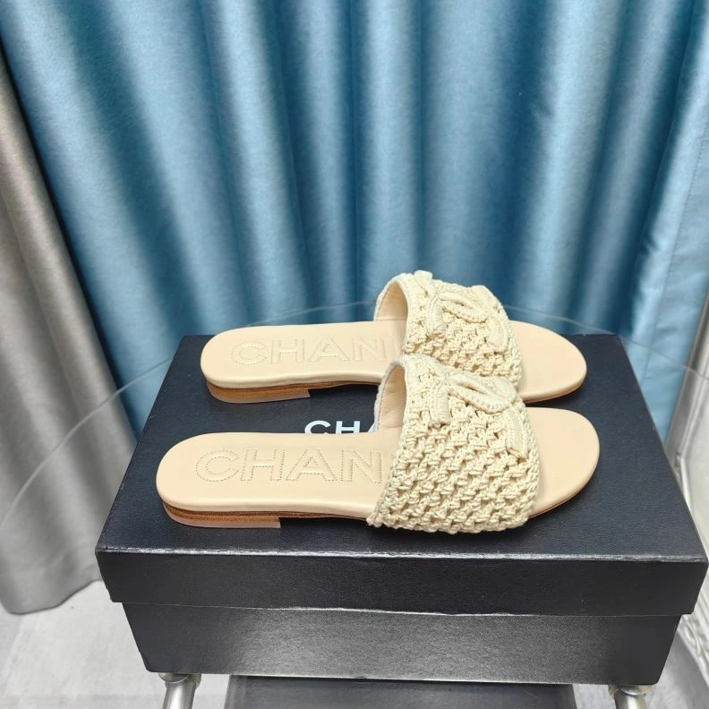 Bright Chxnxl Slippers 122585
