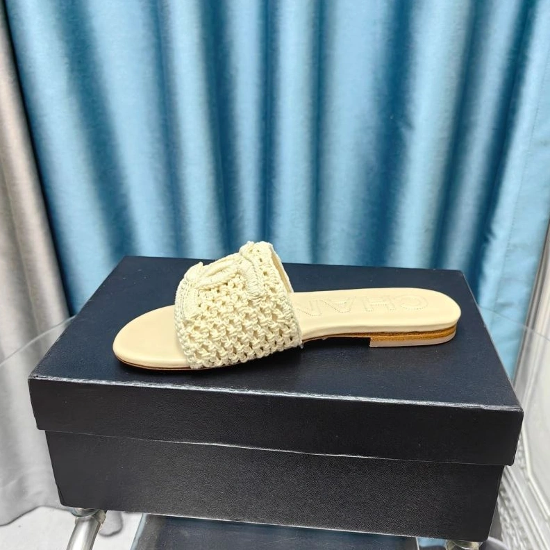 Bright Chxnxl Slippers 122585