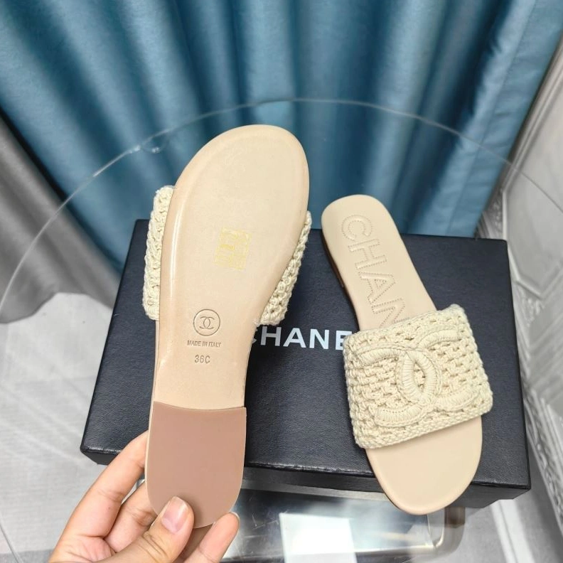 Bright Chxnxl Slippers 122585