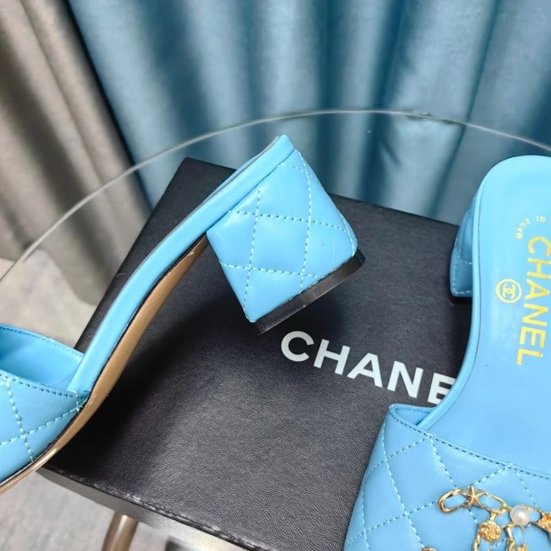 Bright Chxnxl Slippers 122581
