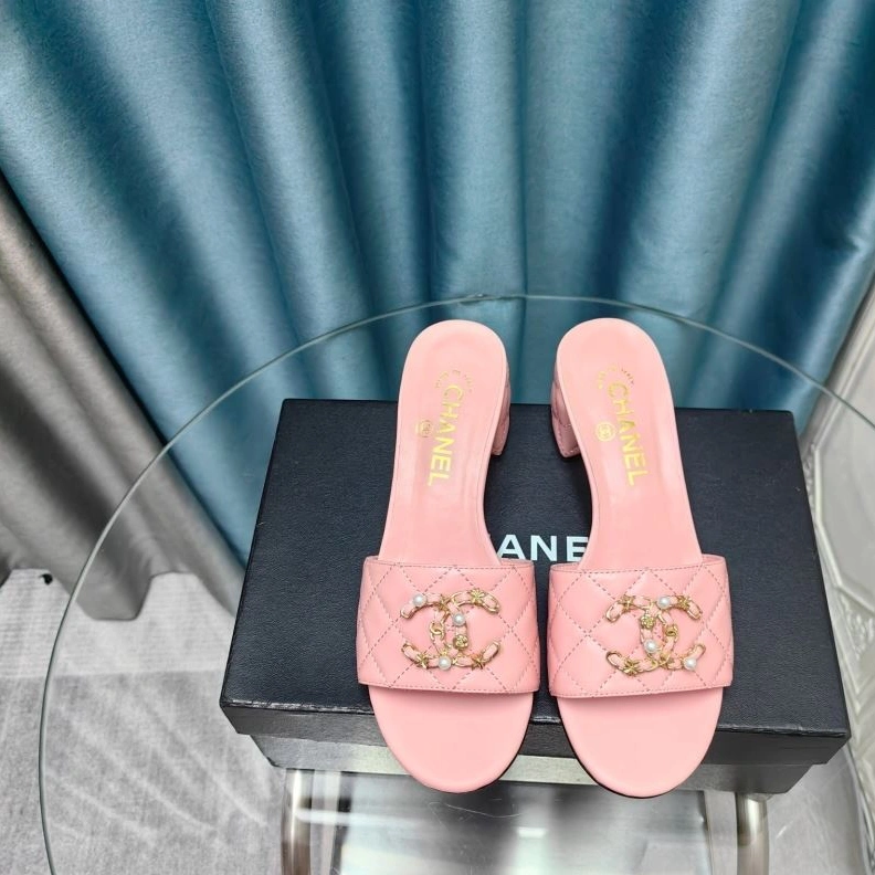 Sleek Chxnxl Slippers 122577