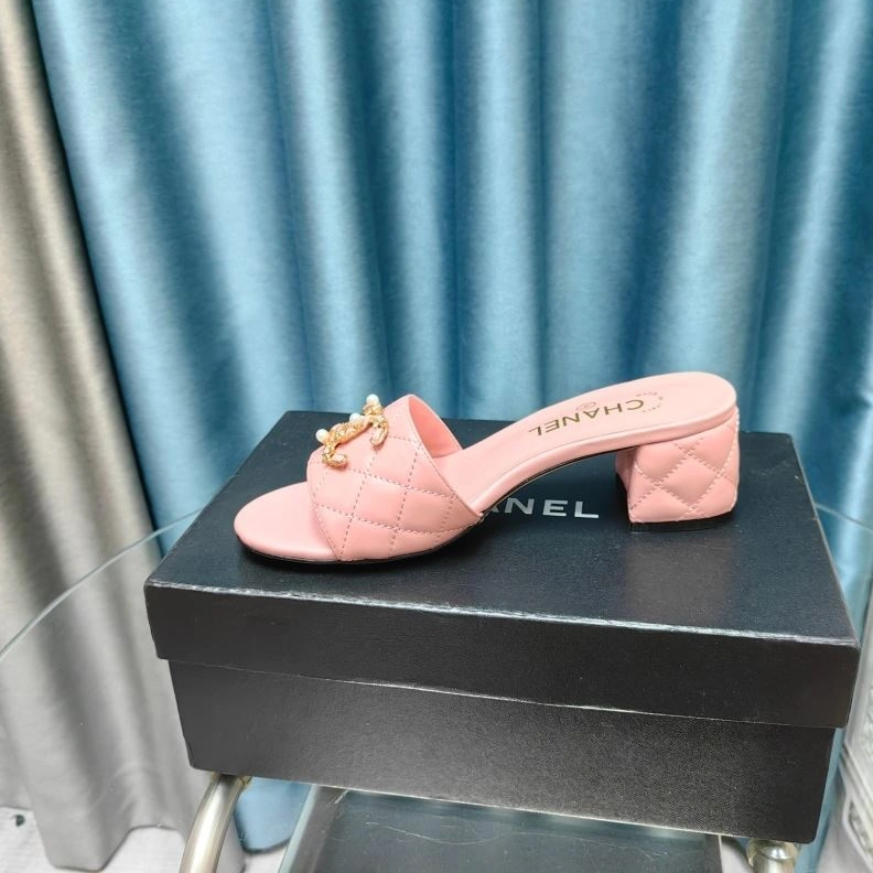 Sleek Chxnxl Slippers 122577