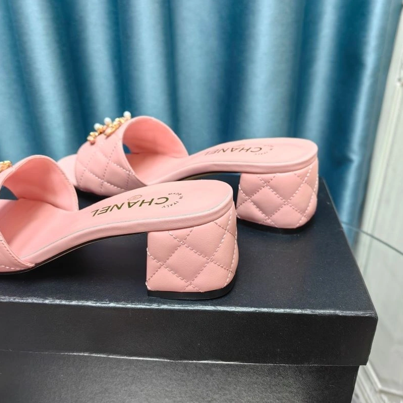 Sleek Chxnxl Slippers 122577