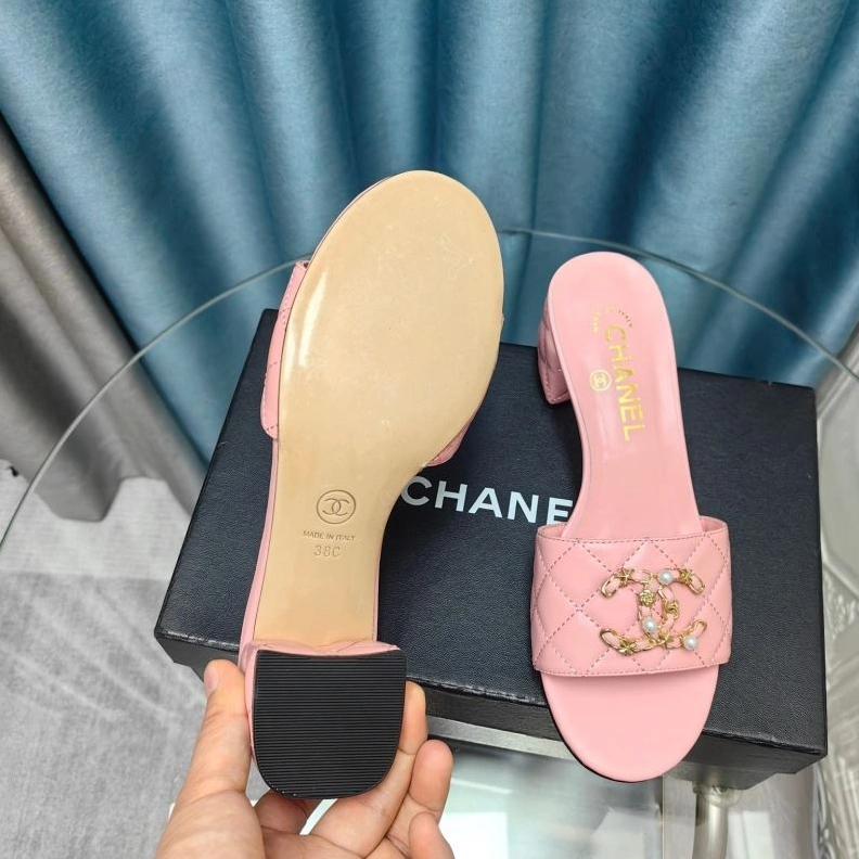 Sleek Chxnxl Slippers 122577