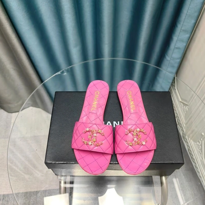 EyeCatching Chxnxl Slippers 122578
