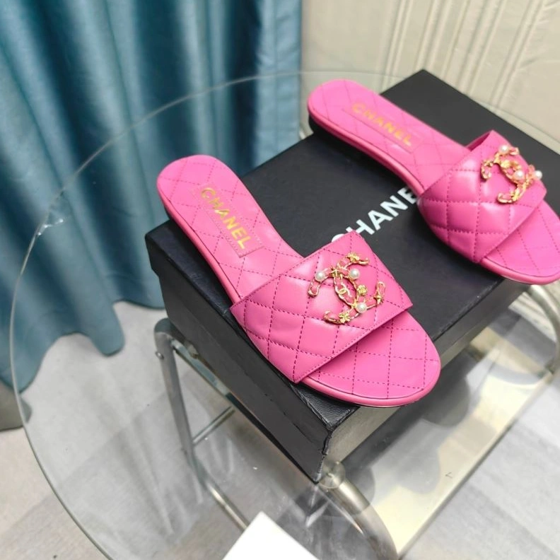 EyeCatching Chxnxl Slippers 122578