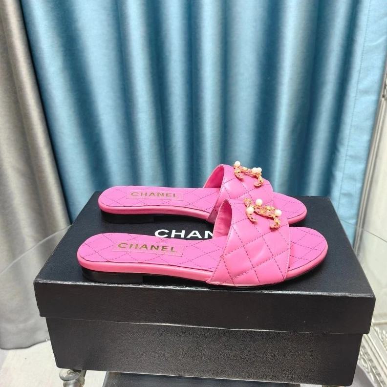 EyeCatching Chxnxl Slippers 122578