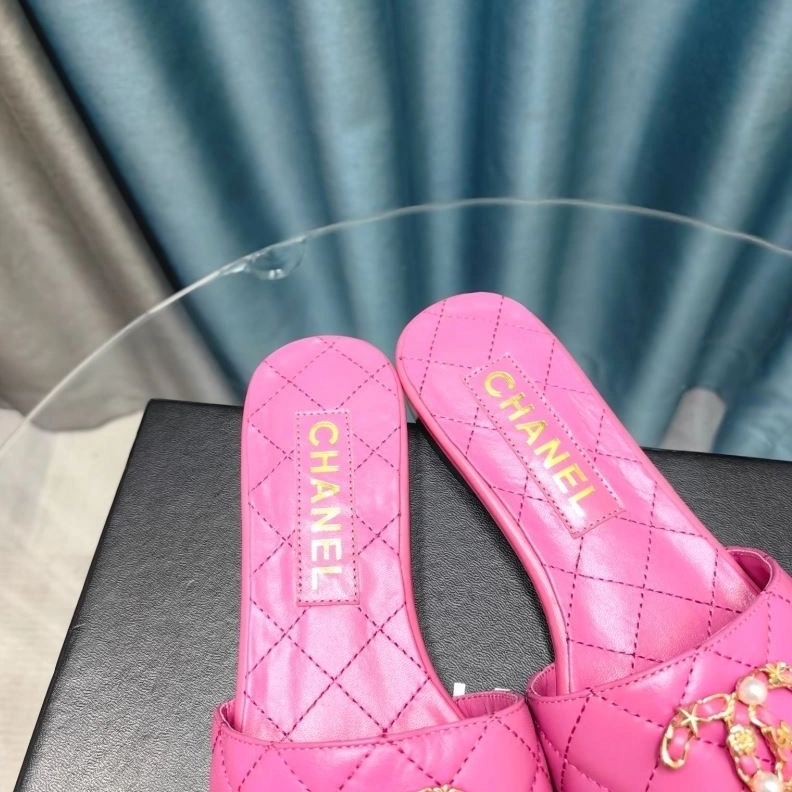 EyeCatching Chxnxl Slippers 122578