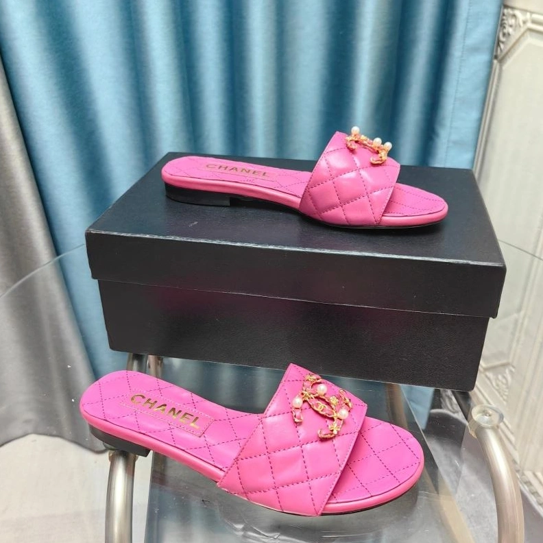 EyeCatching Chxnxl Slippers 122578