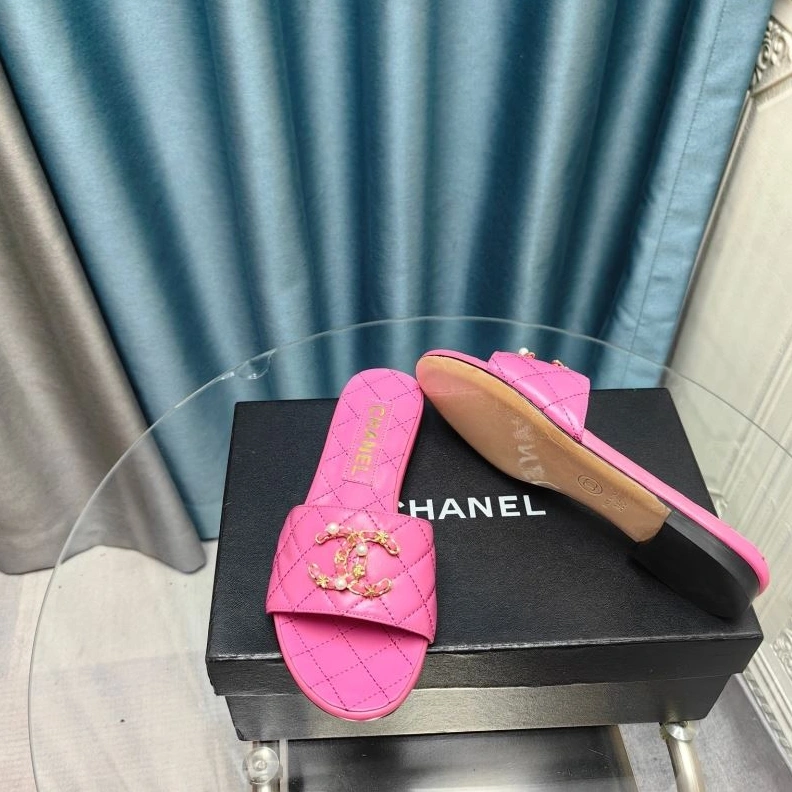 EyeCatching Chxnxl Slippers 122578