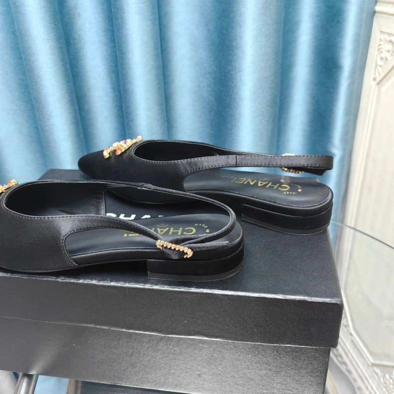Versatile Chxnxl Sandals 122932