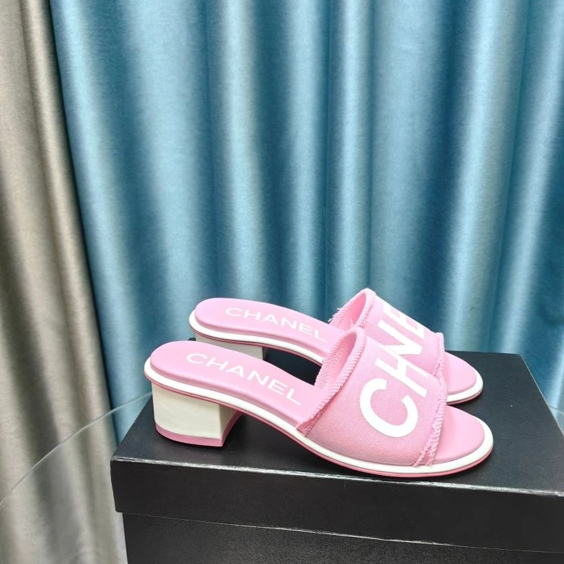 Bold Chxnxl Slippers 122576