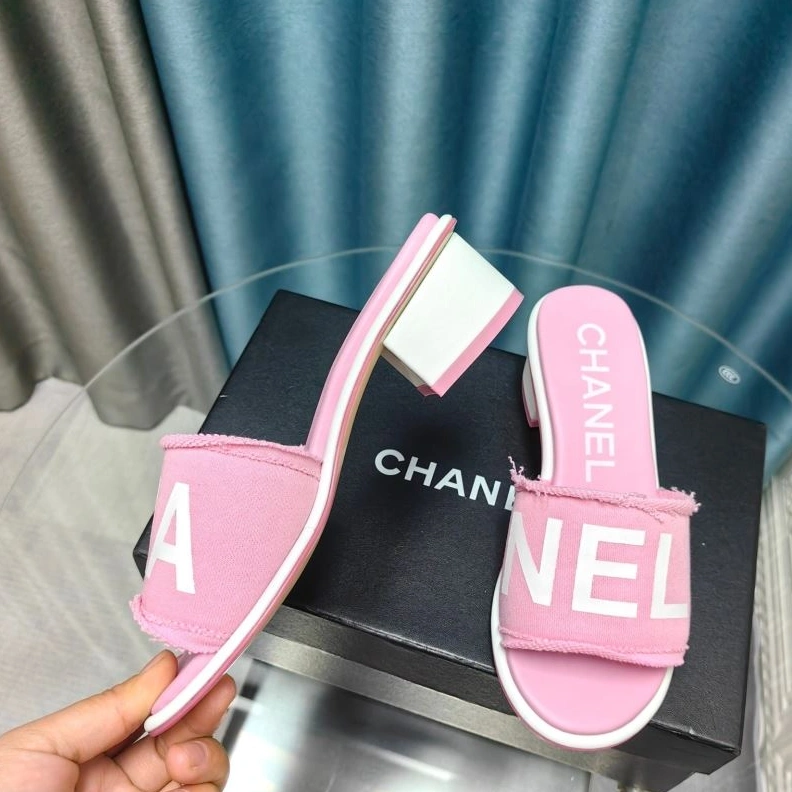 Bold Chxnxl Slippers 122576
