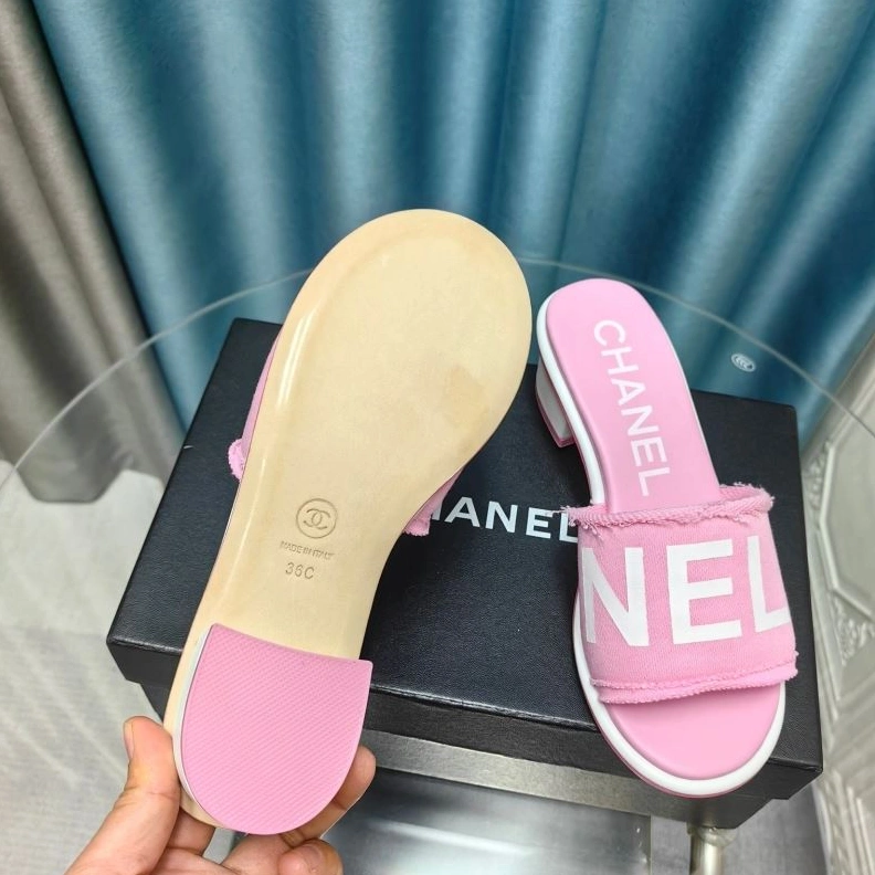Bold Chxnxl Slippers 122576