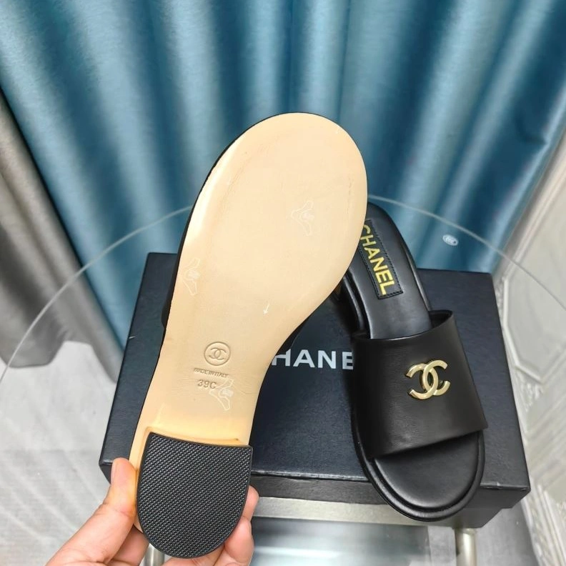 Versatile Chxnxl Slippers 122564