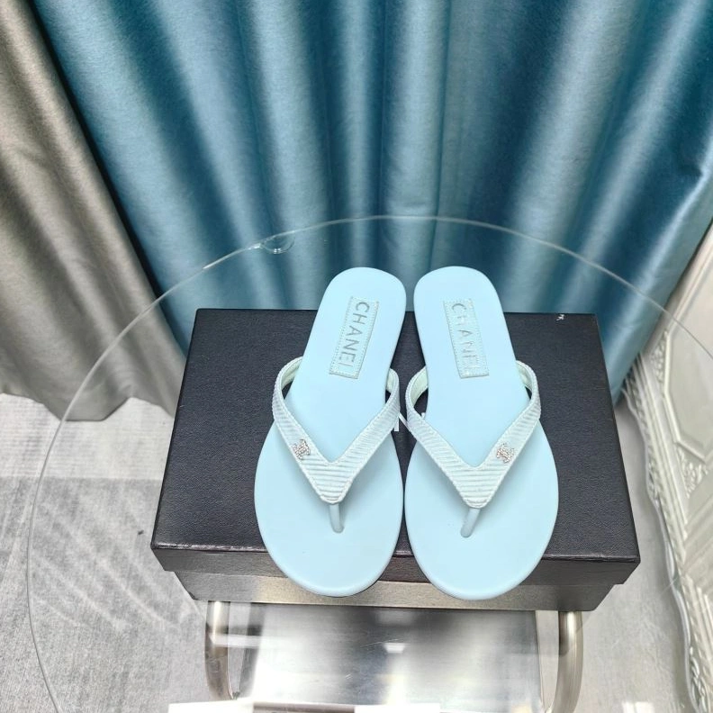 Lightweight Chxnxl Slippers 122561