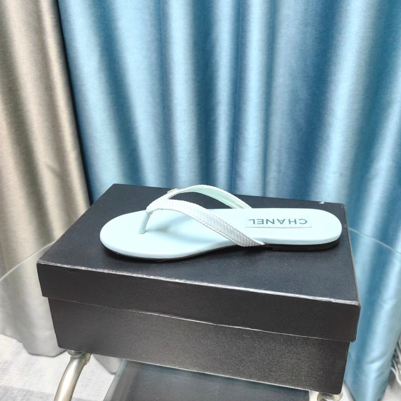 Lightweight Chxnxl Slippers 122561