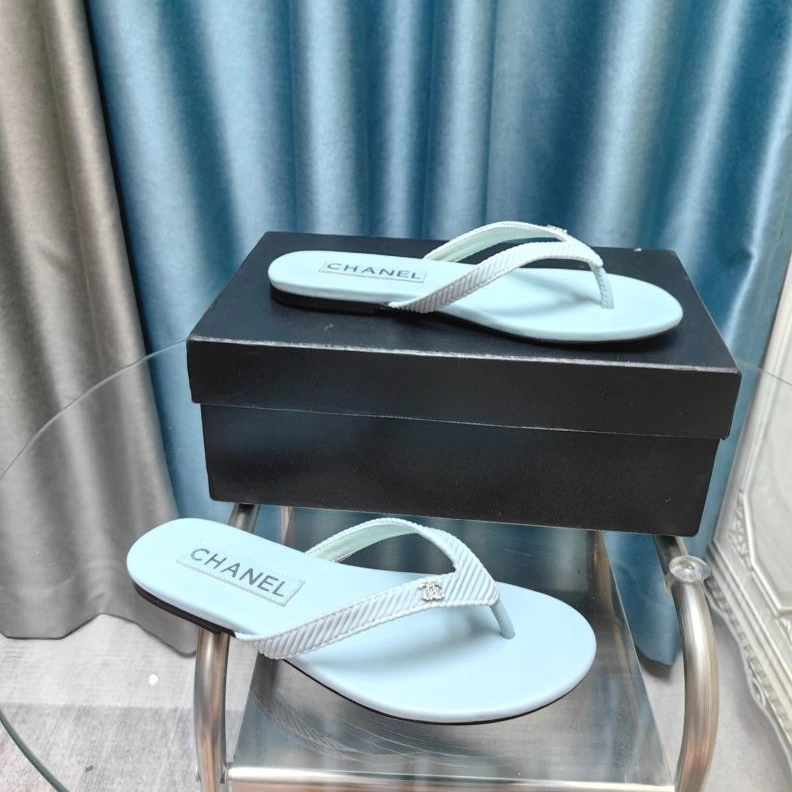 Lightweight Chxnxl Slippers 122561