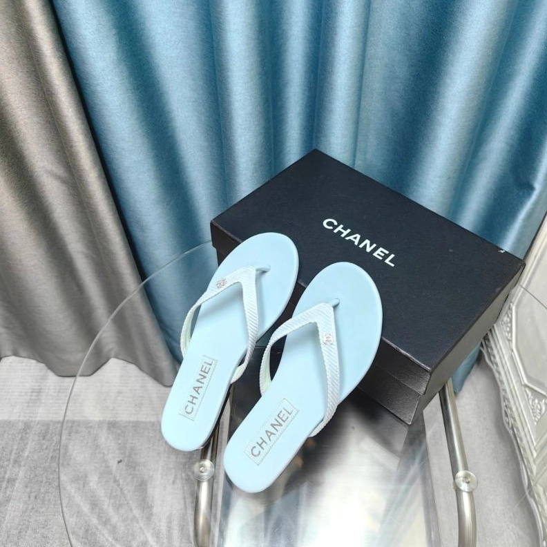 Lightweight Chxnxl Slippers 122561