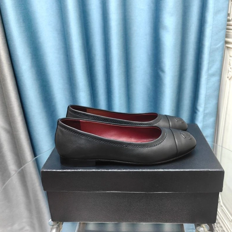 Unique Chxnxl Flat Shoes 123195