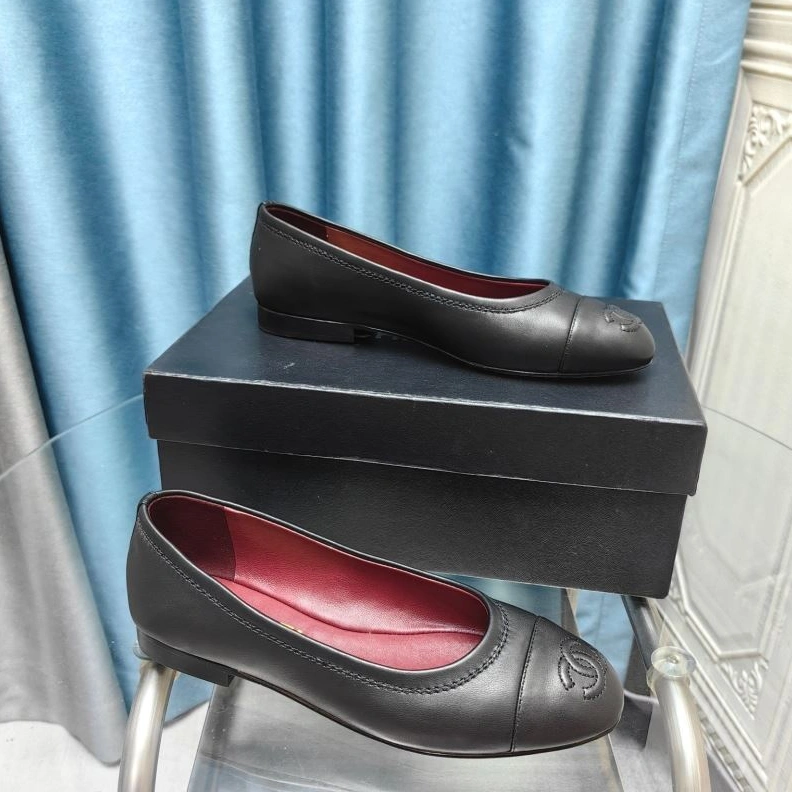 Unique Chxnxl Flat Shoes 123195