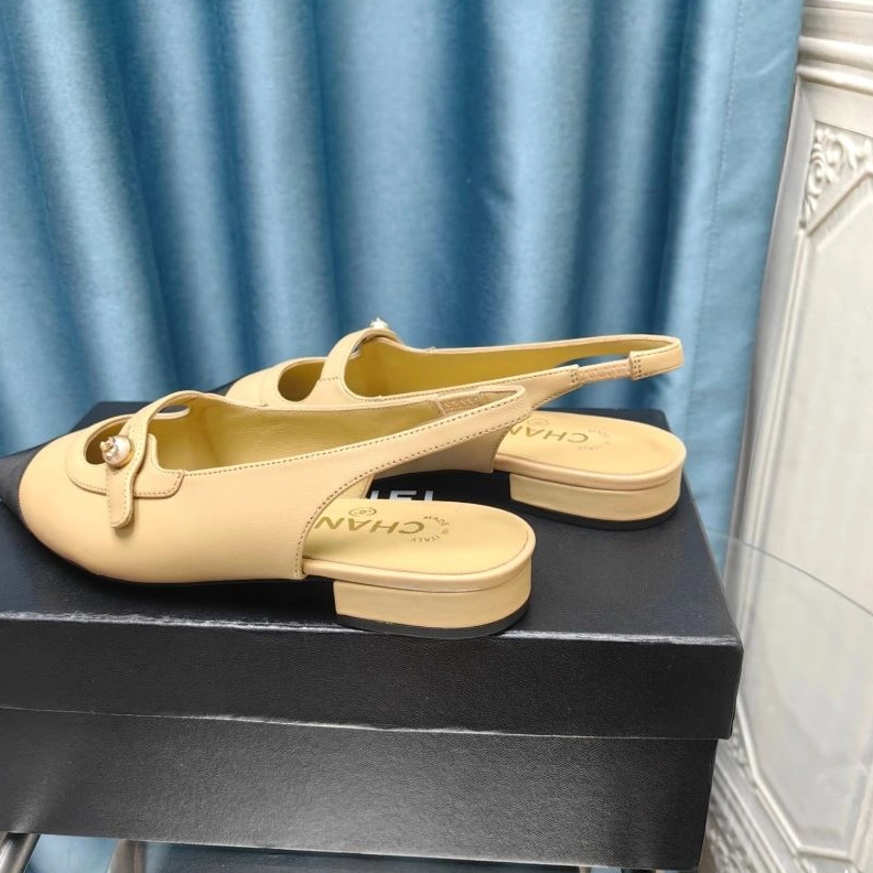 Unique Chxnxl Flat Shoes 123190