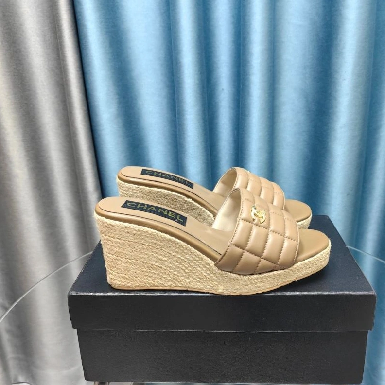 Resilient Chxnxl Slippers 122557