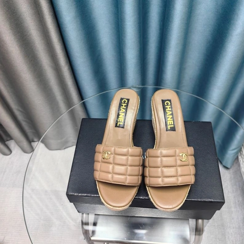 Resilient Chxnxl Slippers 122557