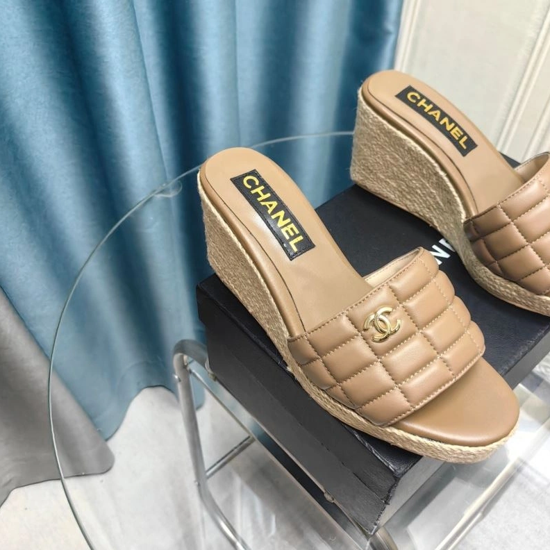 Resilient Chxnxl Slippers 122557