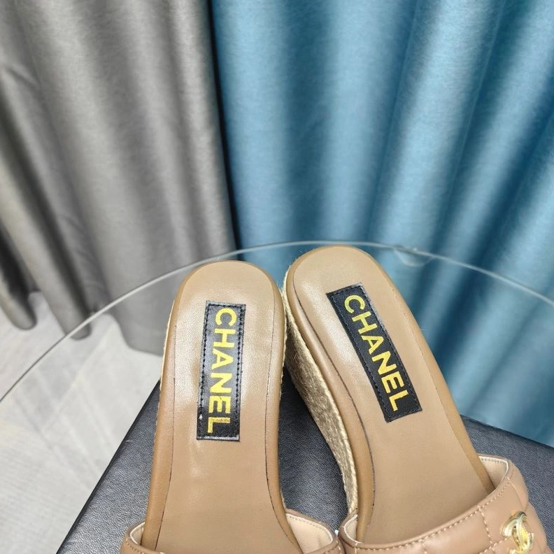 Resilient Chxnxl Slippers 122557
