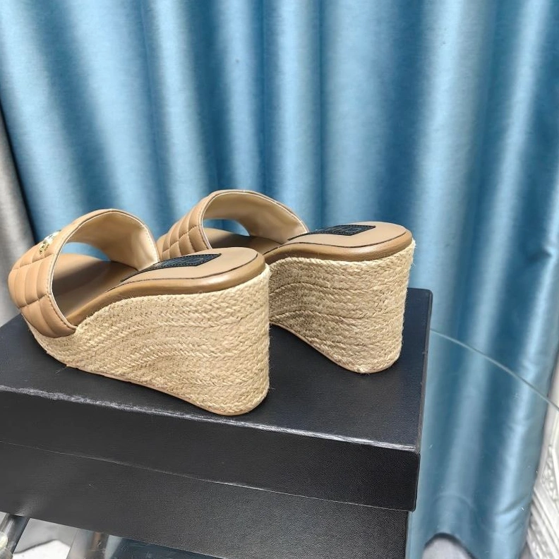 Resilient Chxnxl Slippers 122557