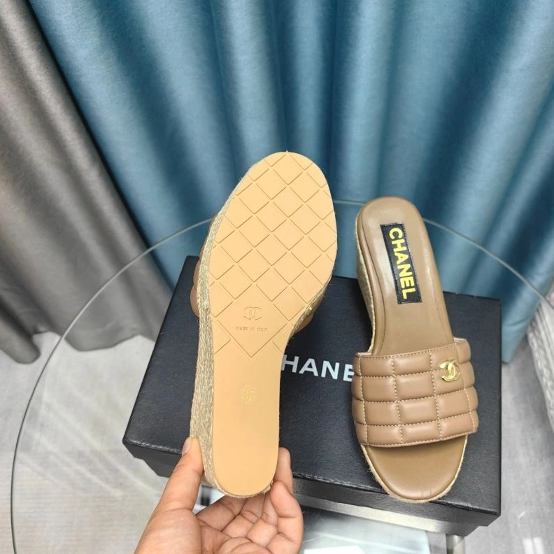 Resilient Chxnxl Slippers 122557