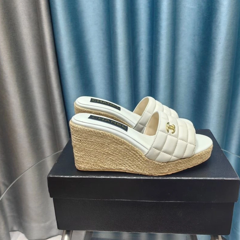 Affordable Chxnxl Slippers 122551