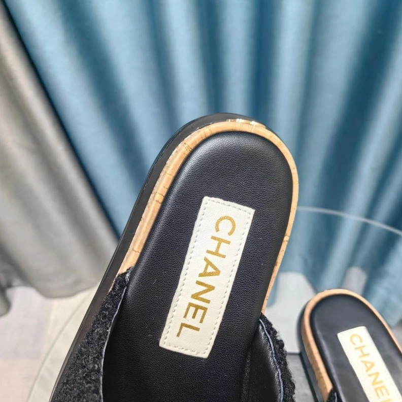 Bold Chxnxl Slippers 122547