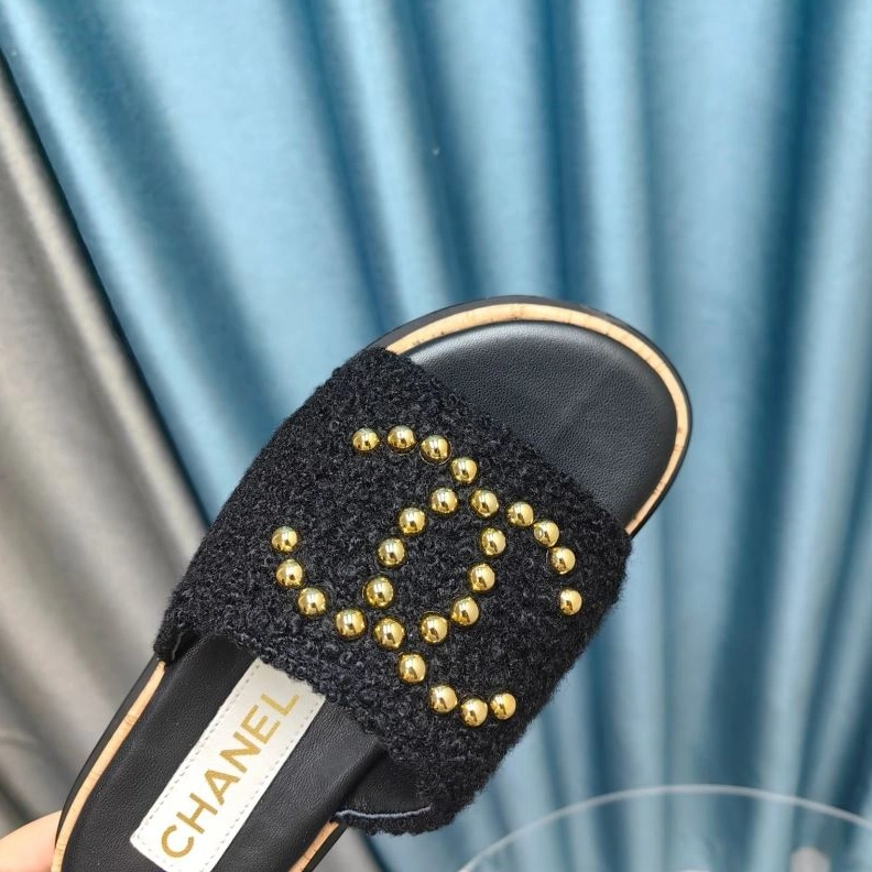 Bold Chxnxl Slippers 122547