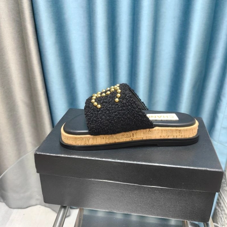 Bold Chxnxl Slippers 122547