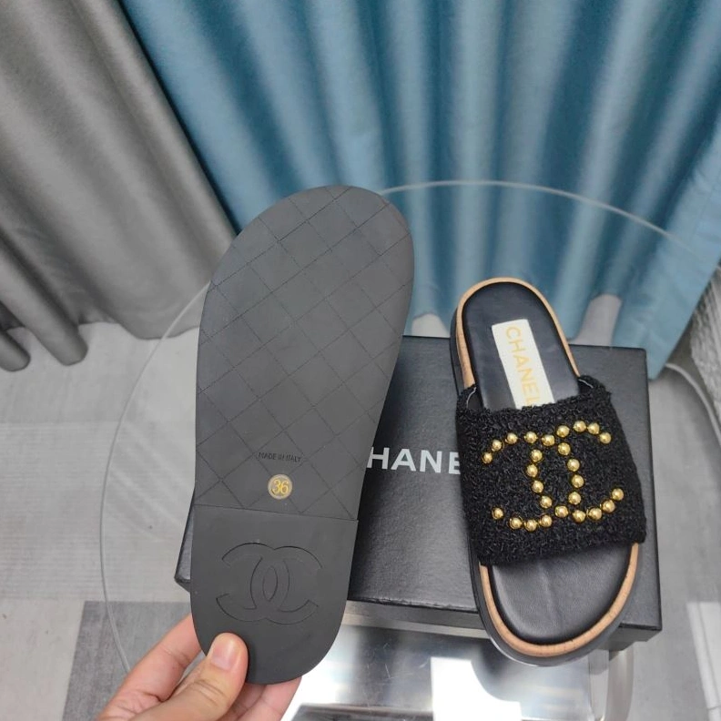 Bold Chxnxl Slippers 122547
